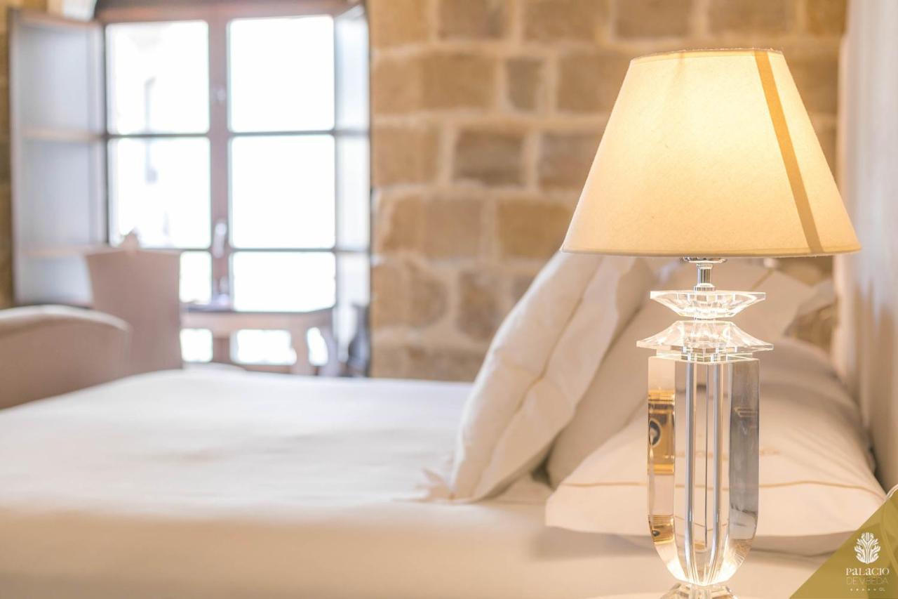 Hotel Palacio De Ubeda 5 G.L Dış mekan fotoğraf A table lamp