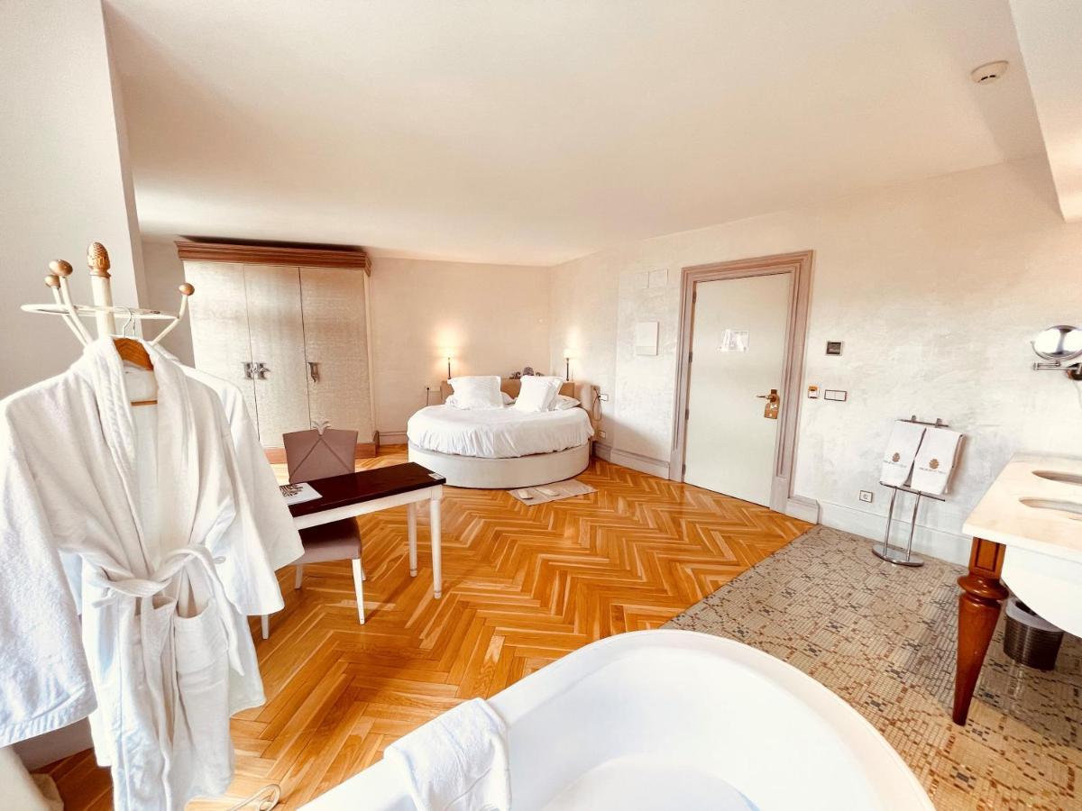 Hotel Palacio De Ubeda 5 G.L Dış mekan fotoğraf A suite at the Hotel de la Paix