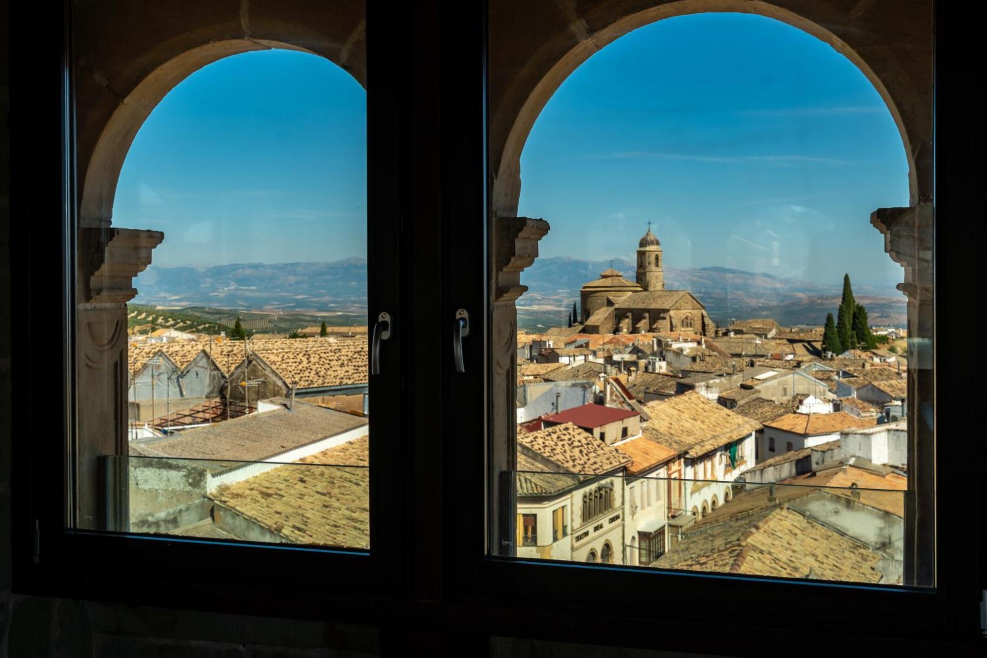 Hotel Palacio De Ubeda 5 G.L Dış mekan fotoğraf View of the town from the tower of the church