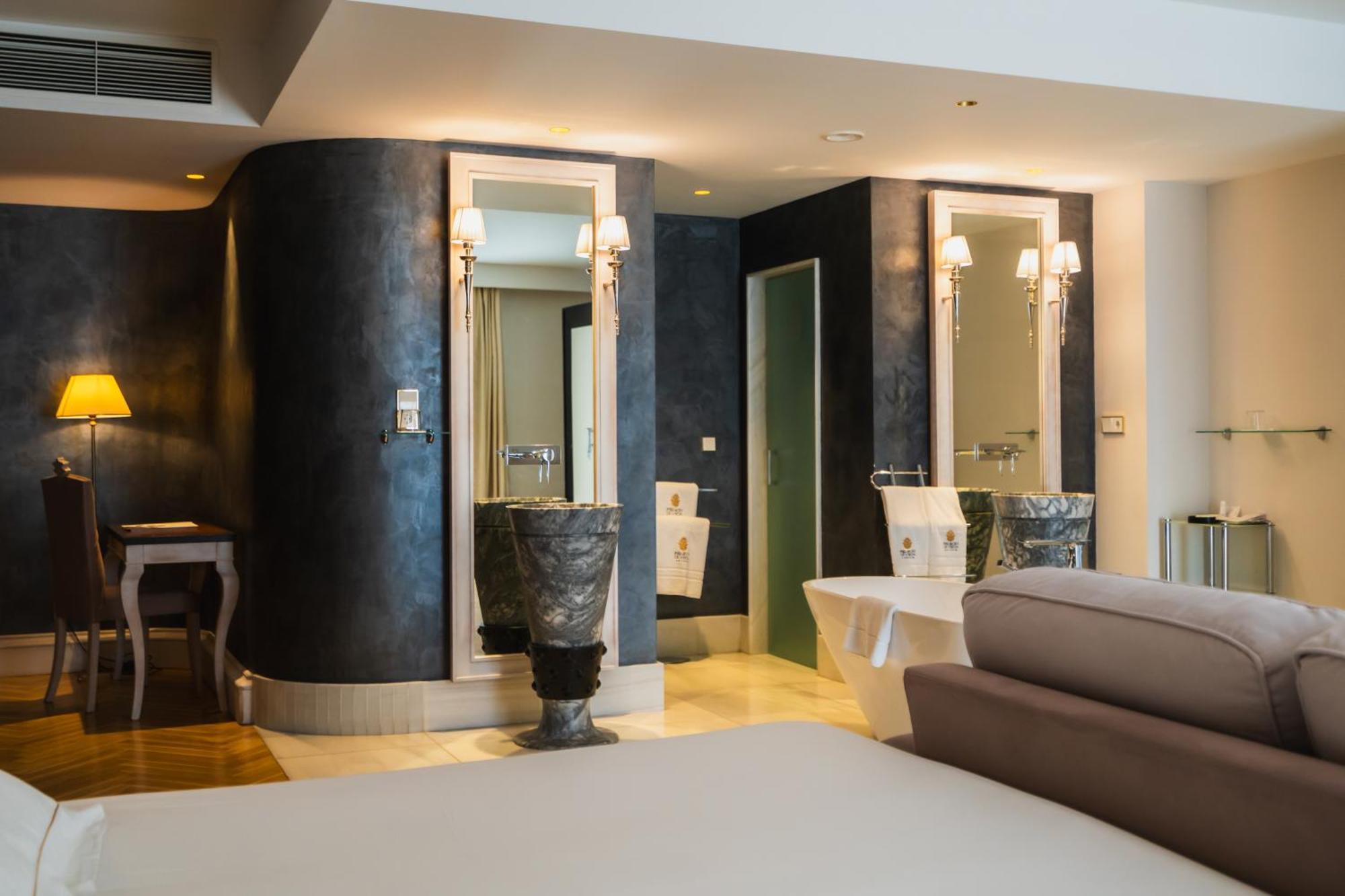 Hotel Palacio De Ubeda 5 G.L Dış mekan fotoğraf A bathroom at the Mandarin Oriental, Munich